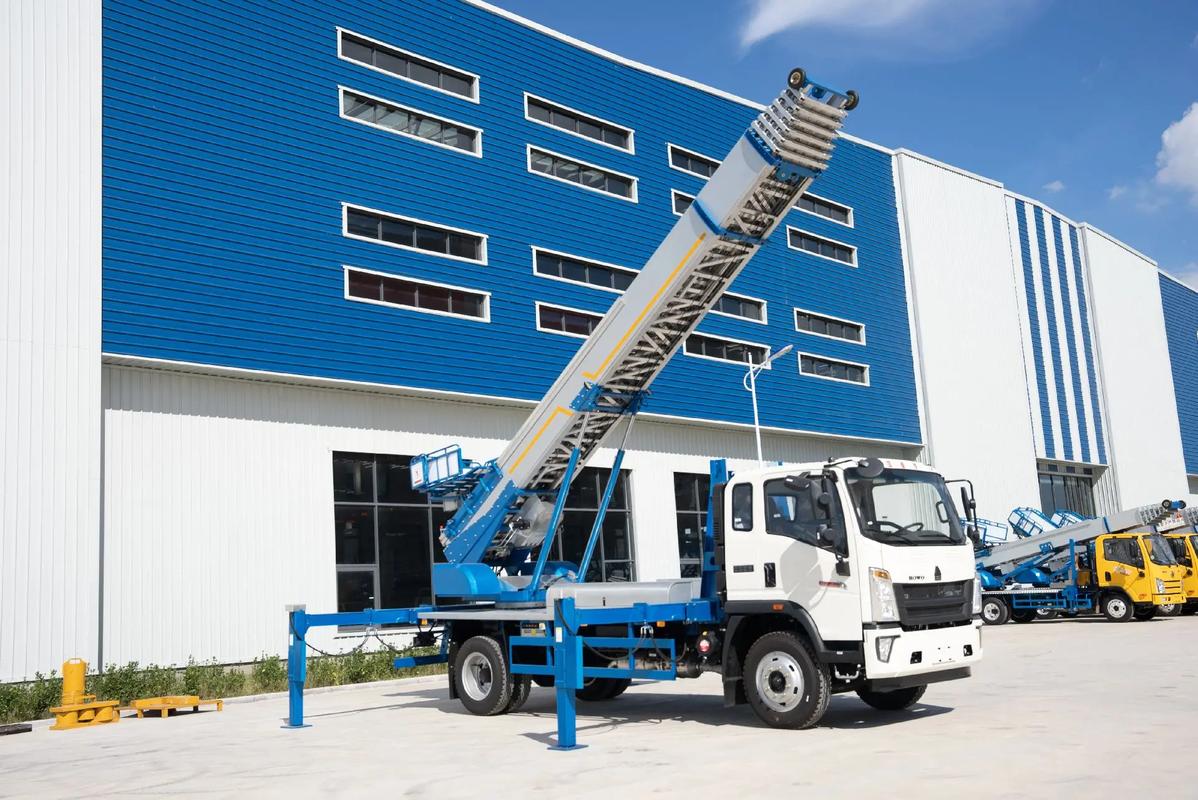 平泉县小型云梯车上料车租赁多少钱