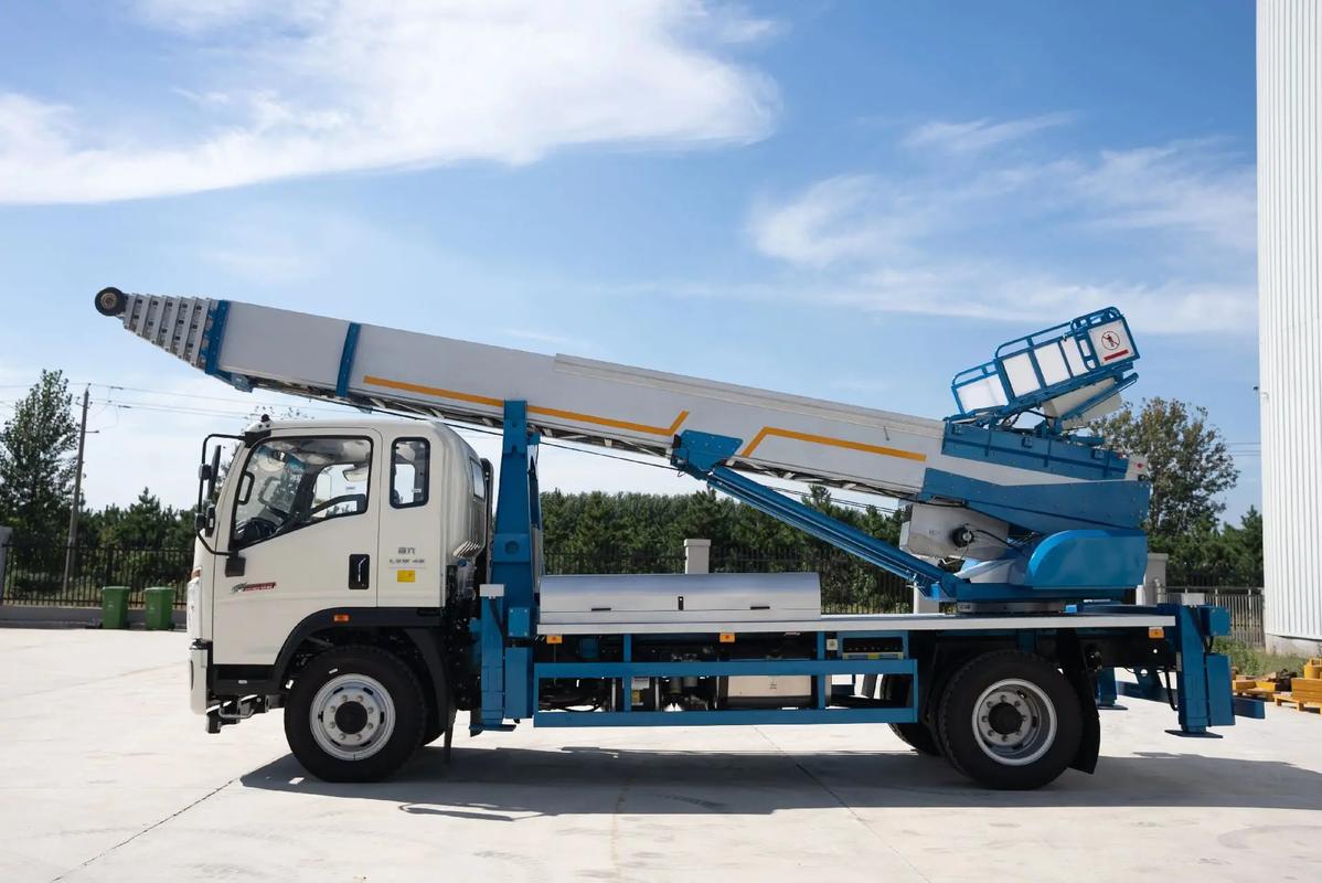 平泉县云梯上料车租赁费用