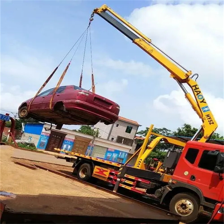 平泉县吊车吊汽车的正确方法